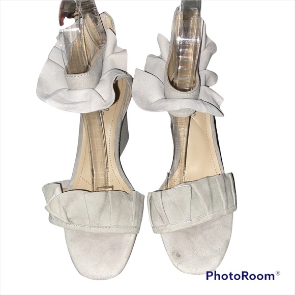 *SOLD* Charles David Haley Pleated Ruffle Heeled Sandals Size 6.5 - Picture 3 of 16